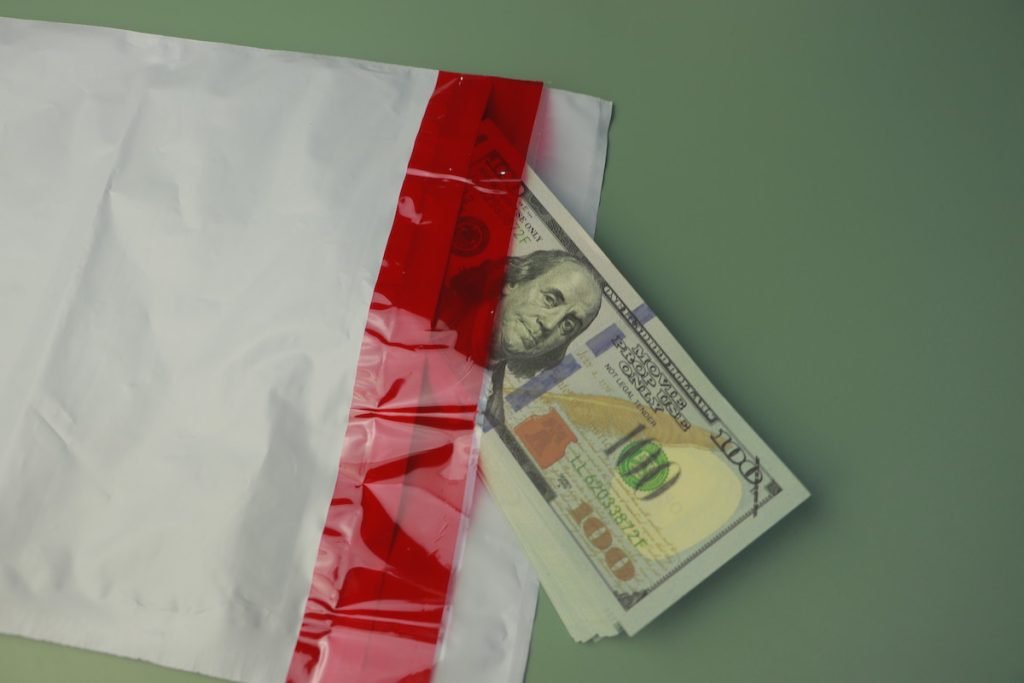 How Secure Tamper Evident Bags Help Financial Institutions Prevent Fraud: Small Batch and Custom Options 6 secure evident bag